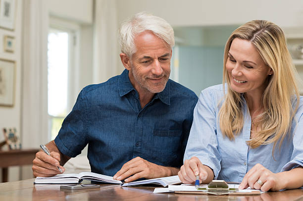 カップルの家経済について - 40s mature couple couple smiling ストックフォトと画像