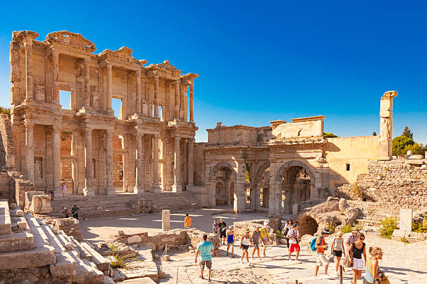 biblioteca de celsus, em éfeso - celsus library - fotografias e filmes do acervo