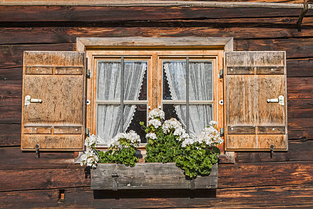 istock Old idyllic hut detail 531419704