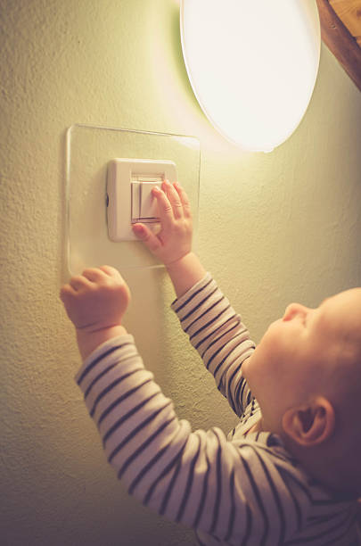 istock Baby child switching on / off the light 531423568