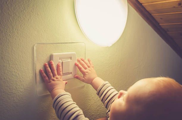 istock Baby child switching on / off the light 531423748
