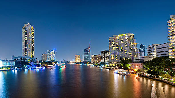 chao phraya river On Taksin Bridge