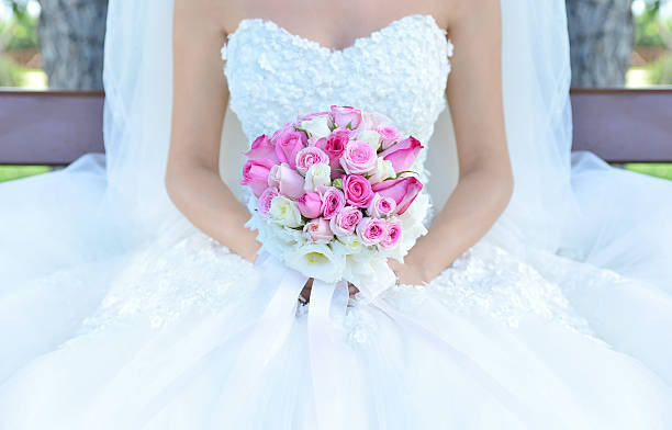 noiva e flor - bouquet wedding bride single flower imagens e fotografias de stock