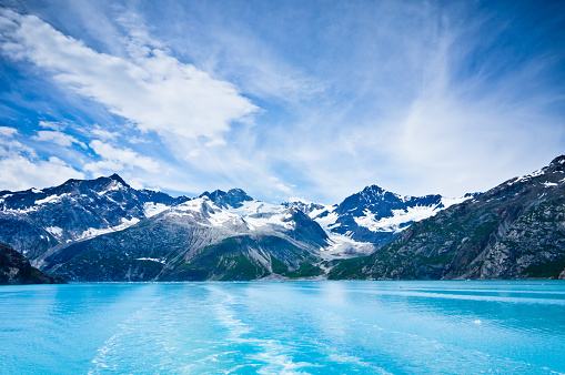 Glacier Bay en las montañas, Alaska, Estados Unidos photo