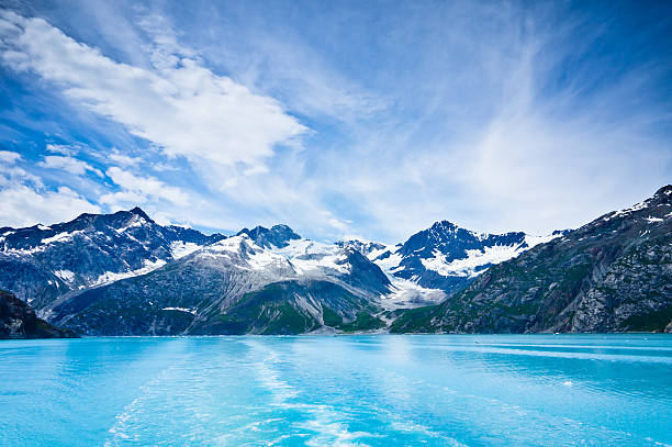 glacier bay in mountains, alaska, united states - 阿拉斯加州 個照片及圖片檔
