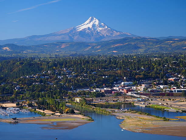Mount Hood The town Hood River ( Oregon, USA) at Columbia river with Mount Hood in the background. This picture was taken in September 2015 from White Salmon (Washington, USA). mt hood photos stock pictures, royalty-free photos & images