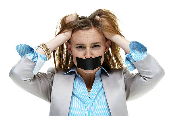 geschäftsfrau, sprechen nicht vergessen - human mouth duct tape covering adhesive tape stock-fotos und bilder