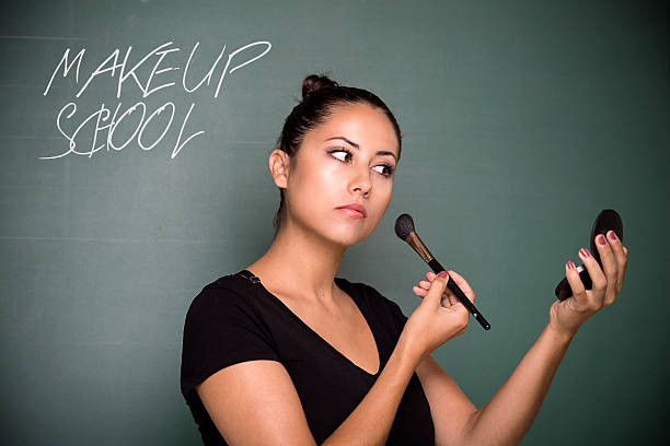 escola de maquiagem - make up makeup artist make up brush applying - fotografias e filmes do acervo