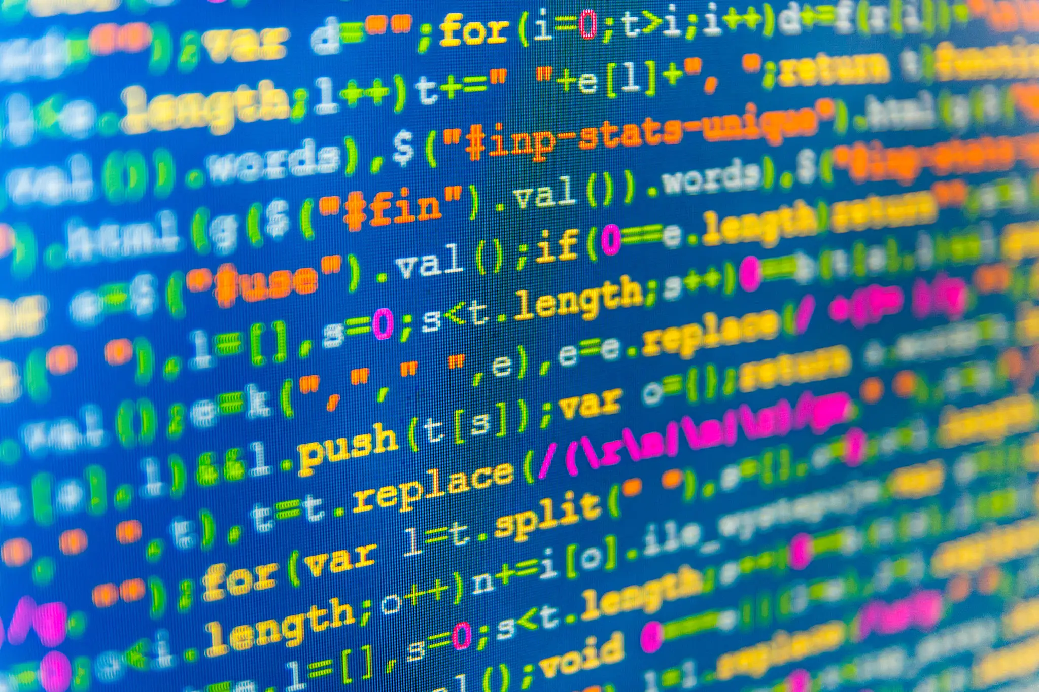 컴퓨터와 함께하는 고랭 프로그래밍 기초 2 Software developer programming code on computer