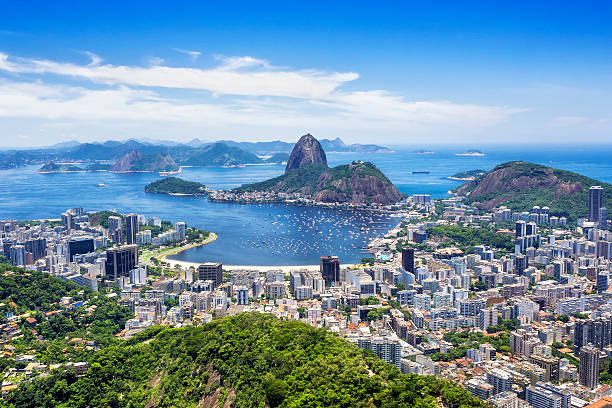 monte pan di zucchero a rio de janeiro, brasile - copacabana beach immagine foto e immagini stock