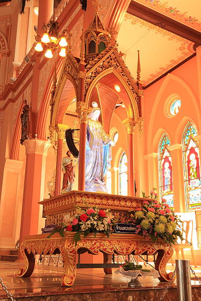 istock Statues of Holy Women 531479615