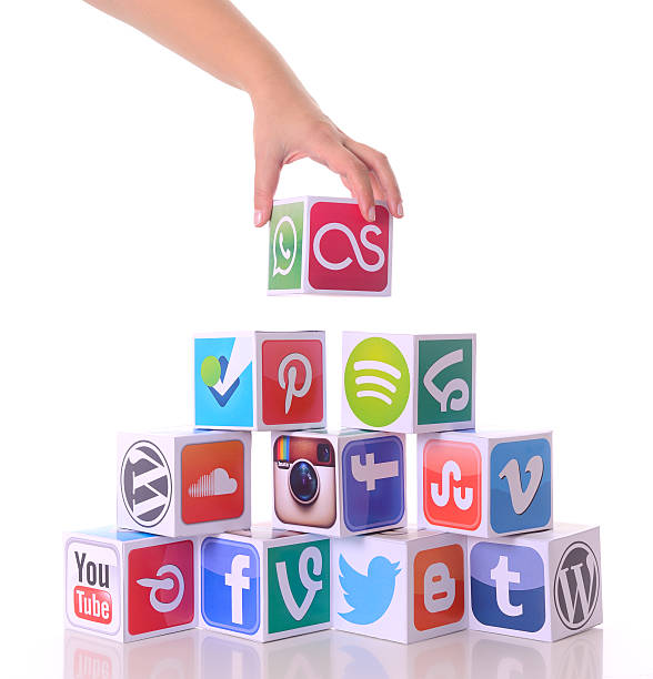 social network services - business facebook puzzle cube strategy photos et images de collection