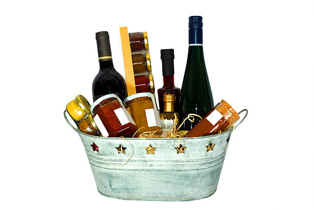 cesto regalo - food balsamic vinegar vinegar bottle foto e immagini stock