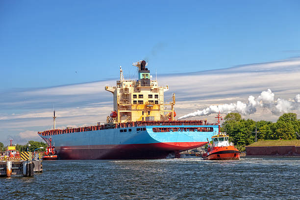 수거용기 발송 예인선 - tugboat nautical vessel sea gdansk 뉴스 사진 이미지