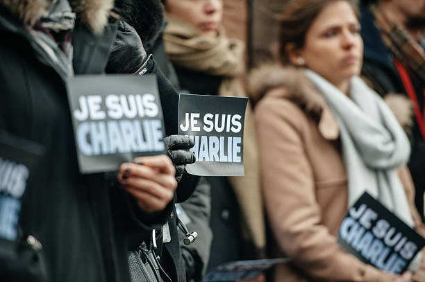 strasburgo tiene silent veglia per le vittime di attacchi di parigi - muslim terrorist foto e immagini stock