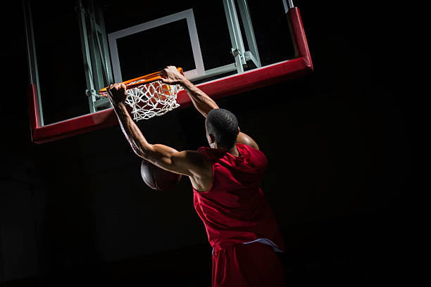 slam dunk - basketball slam dunk basketball hoop sport stock-fotos und bilder