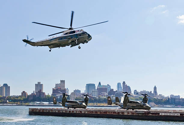 cidade de nova york, eua, sikorsky vh-animação e mv - 22 osprey - helicopter boeing marines military - fotografias e filmes do acervo
