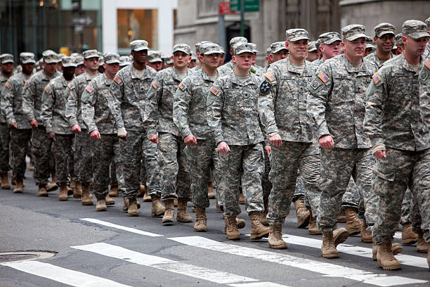 뉴욕 st. patrick's day 퍼레이드 - parade marching military armed forces 뉴스 사진 이미지