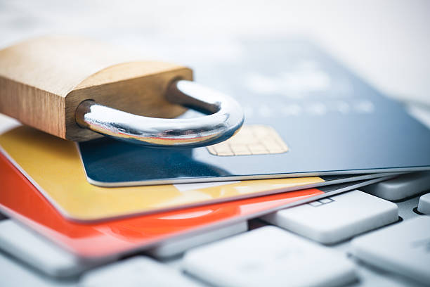 sicurezza della carta di credito - confidential identity stealing privacy foto e immagini stock