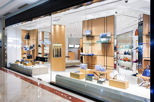 istock handbag retail fasion store and showcase. 531536549