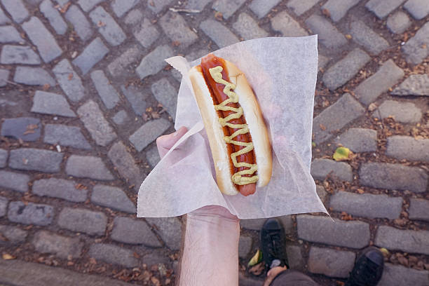 istock Classic New York hot dog 531542086