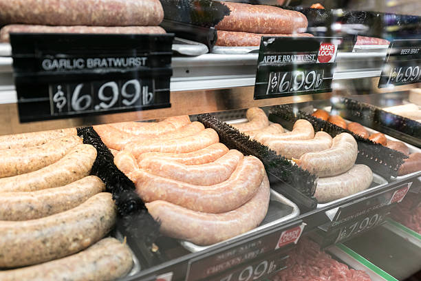 mięso wydział sklep spożywczy - butchers shop meat sausage store zdjęcia i obrazy z banku zdjęć