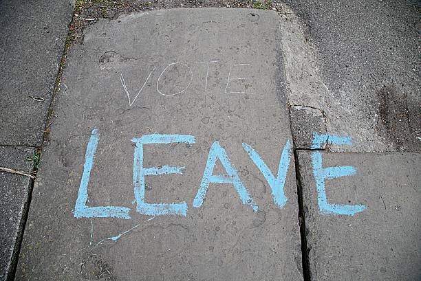 istock Leave sign on concrete slab 531558412