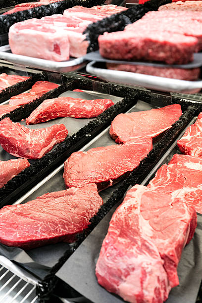 viande service d'épicerie - butcher butchers shop meat store photos et images de collection