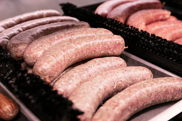 wydział mięsa sklep spożywczy-kiełbasa - butchers shop meat sausage store zdjęcia i obrazy z banku zdjęć