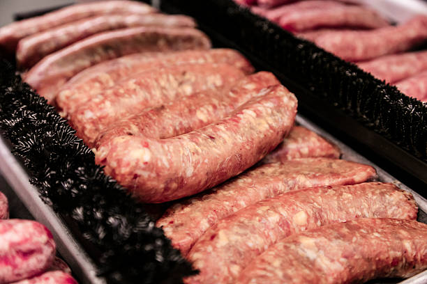 wydział mięsa sklep spożywczy-kiełbasa - butchers shop meat sausage store zdjęcia i obrazy z banku zdjęć