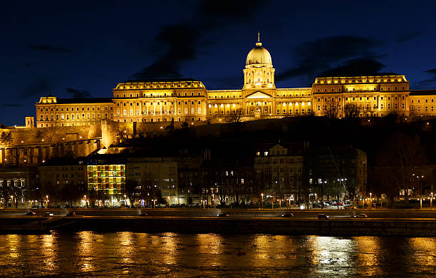 królewski w budapeszcie - budapest royal palace of buda architectural styles architecture zdjęcia i obrazy z banku zdjęć