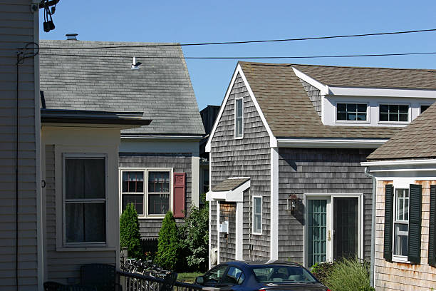 cape cod cottages - siding wood shingle house wood zdjęcia i obrazy z banku zdjęć