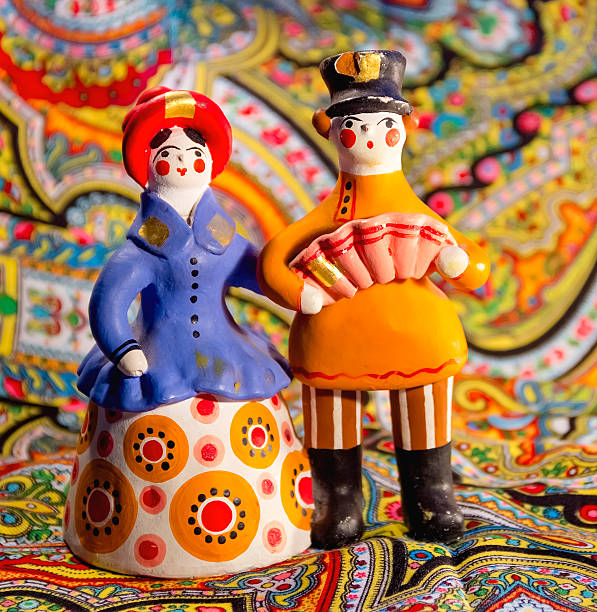 istock Dymkovo toy couple, Russia 531596033