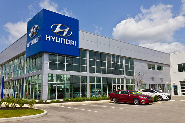 indianapolis bis mai 2016 : hyundai motor company-autohaus iii - car dealership editorial car horizontal stock-fotos und bilder