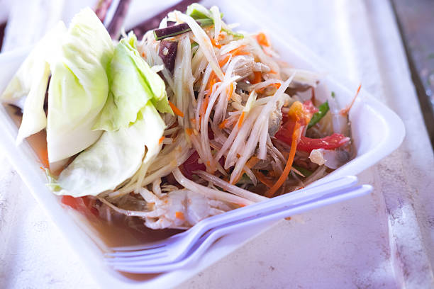 istock somtum/papaya salad/focus center 531607672