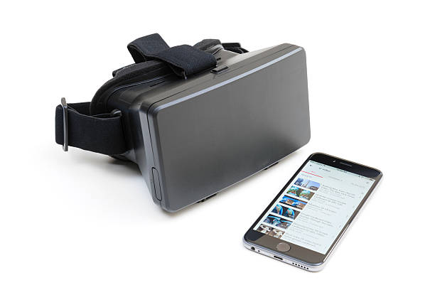 vr ヘッドセットおよび iphone アプリが youtube - youtube iphone video mobile phone ストックフォトと画像