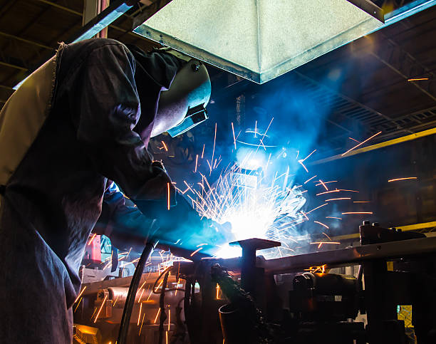 istock welder Industrial movement weld 531613554