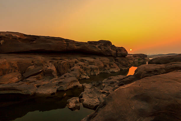 istock Sunrise time at the lake in Sam Phan Bok 531613616