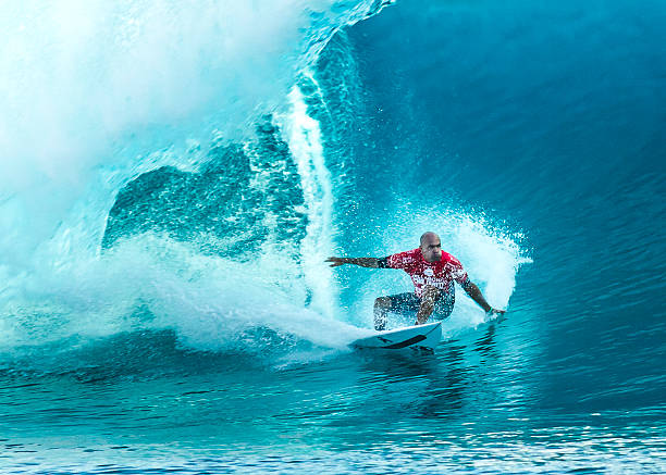 surfista kelly slater surf 2014 billabong pro tahiti - big wave surfing foto e immagini stock