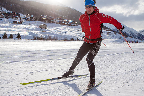 クロスカントリースキー - mens cross country skiing ストックフォトと画像