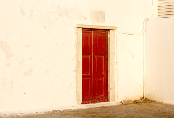 パラボルティアニ教会でミコノス、ギリシャ - door greek culture doorway church ストックフォトと画像