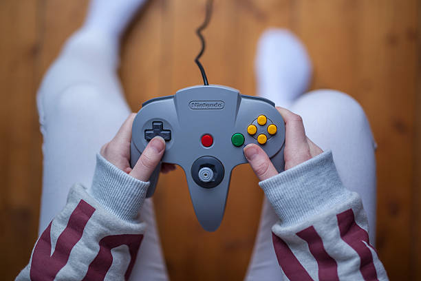 n64 controlador, controlador de juego nintendo - n64 fotografías e imágenes de stock