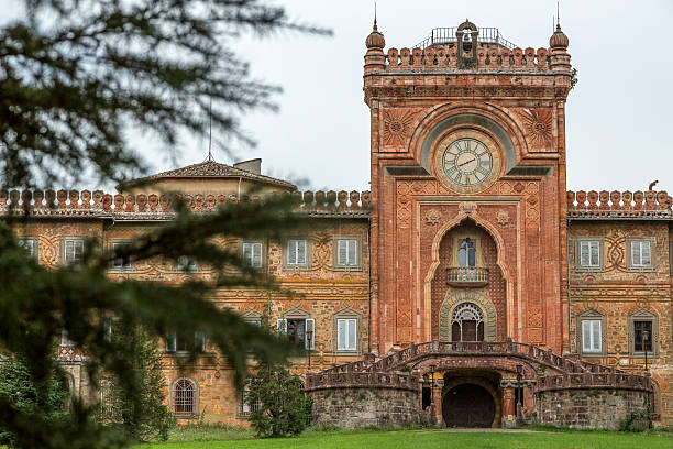 замок sammezzano в тоскане, италия - tuscany abandoned стоковые фото и изображения