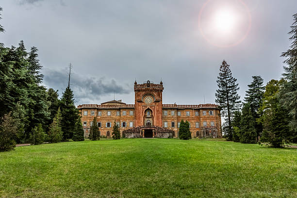 castelo sammezzano na toscana, itália - tuscany abandoned - fotografias e filmes do acervo