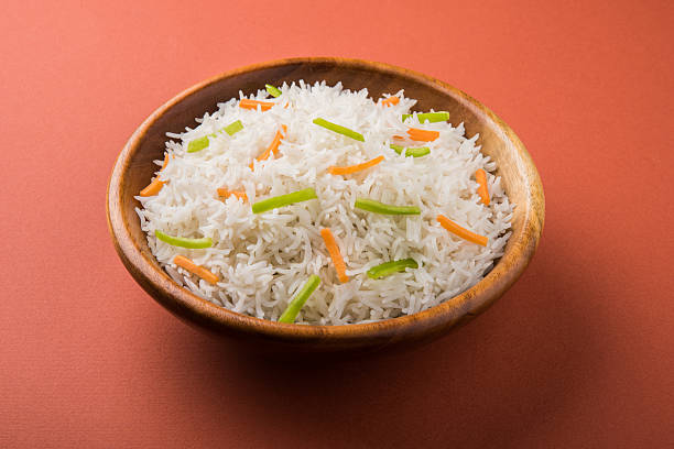 gotowane biały ryżu basmati z marchwi i capsicum polewy - asia asian culture basmati rice bowl zdjęcia i obrazy z banku zdjęć