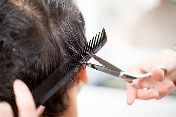 istock Young man at hairdresser 531696135