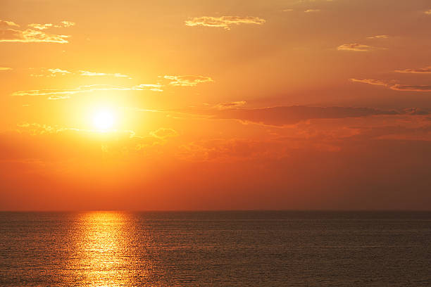 istock Spectacular orange tropical sunset 531696652
