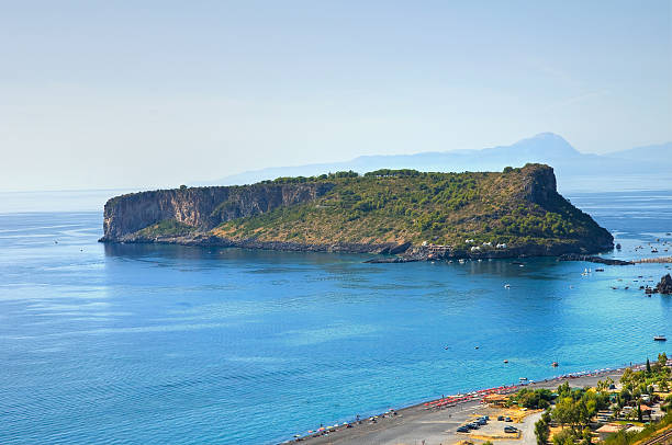 dino isola.   praia a mare.   calabria.   italia. - italy calabria ancient city foto e immagini stock