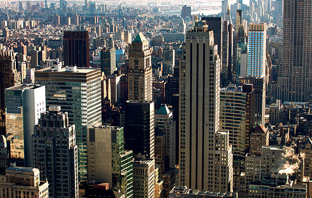 ángulo alto manhattan - manhattan dusk new york state sunrise fotografías e imágenes de stock