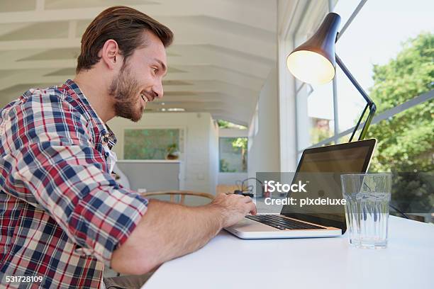 Awesome Stockfoto und mehr Bilder von Laptop - Laptop, Männer, Gerätebildschirm